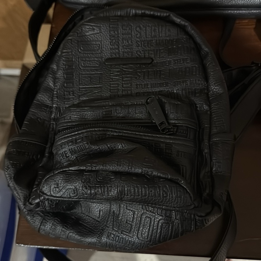 Steven Madden mini backpack - Picture 4 of 5